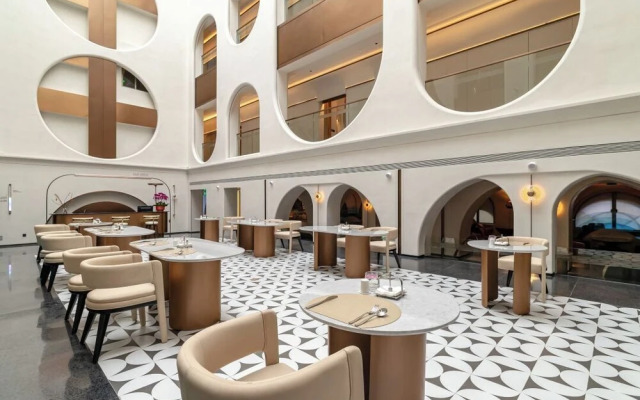 YEE HOTEL (free shuttle bus to Canton Fair Venue）