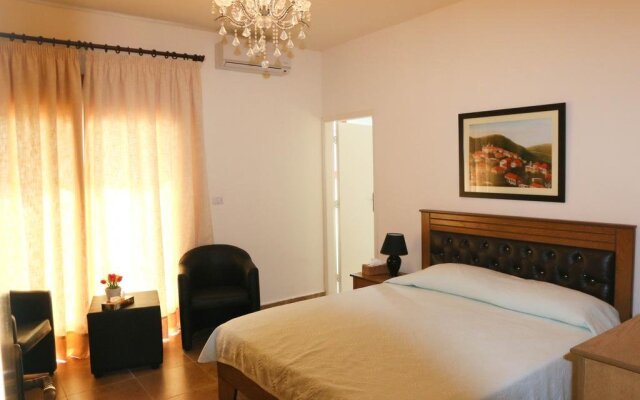 Oak Hills Hotel