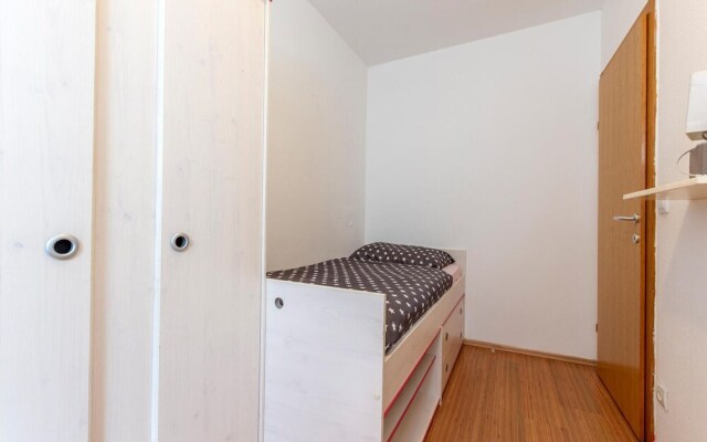 Amazing Apartment in Duce With Wifi and 3 Bedrooms