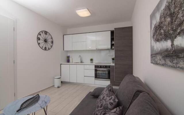 Apartments & Rooms Pool Villas Maris B