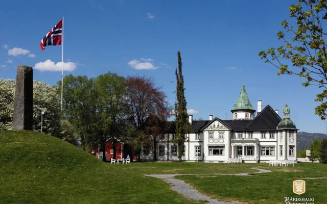 Bårdshaug Herregård