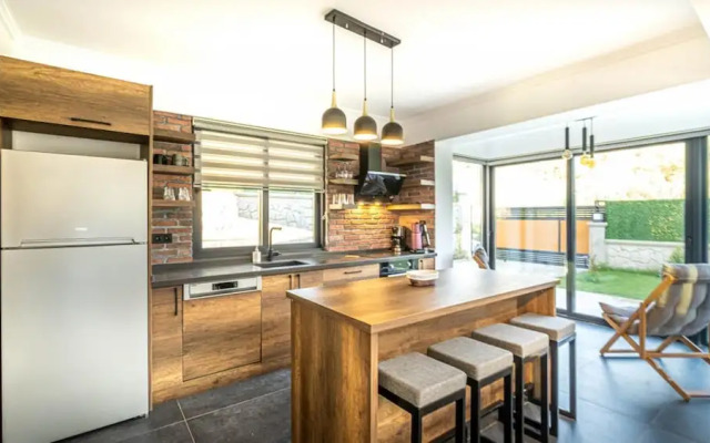 Marvelous Villa With Pool and Jacuzzi in Fethiye