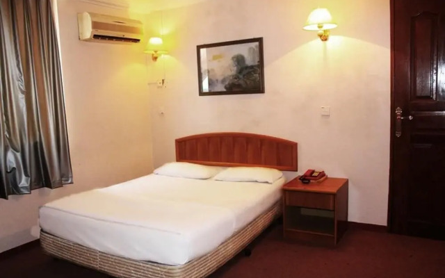 Golden Palms Hotel