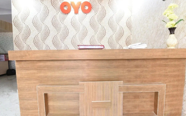 Oyo 14387 Luxury Inn