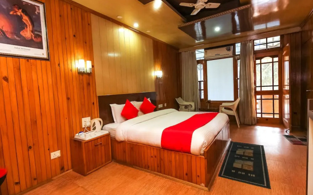 OYO 8367 Hotel The Woodz