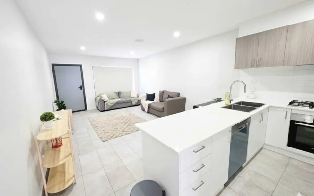 Stylish 2BR Retreat Near UC & Belconnen Mall
