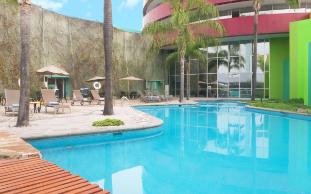 Holiday Inn Monterrey - Parque Fundidora by IHG