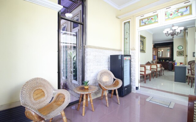 RedDoorz Plus near Rumah Sakit JIH