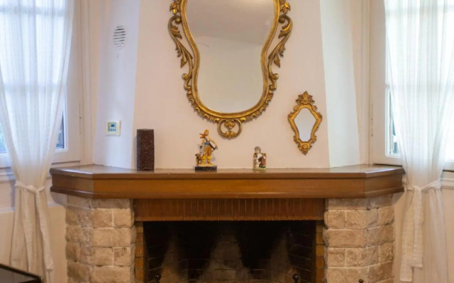 Traditional Apartment part of a Detached Villa on a luxurious Hill of Thessaloniki PANORAMA with a private garden with trees ,also available for Family and other gatherings and Kid's parties - under 13 , for less than 20 people alltogether