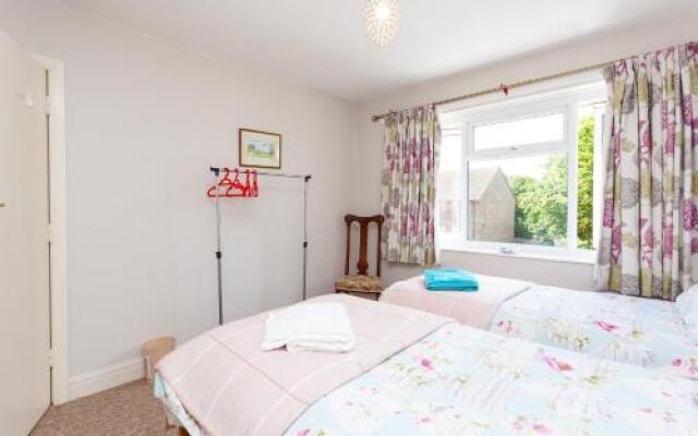 West Chiltington Village, 2 Bedrooms & Parking