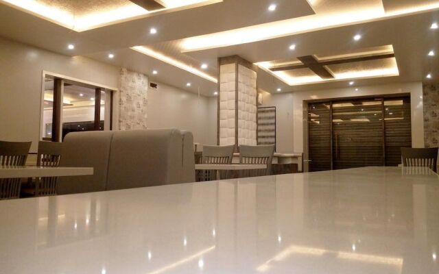 Hotel Pushpak Park