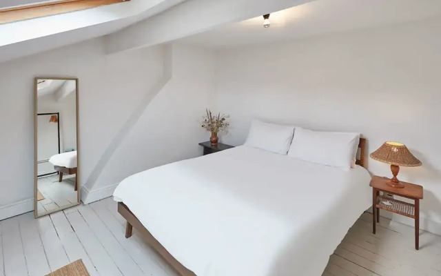 Host Stay Emerald Residence