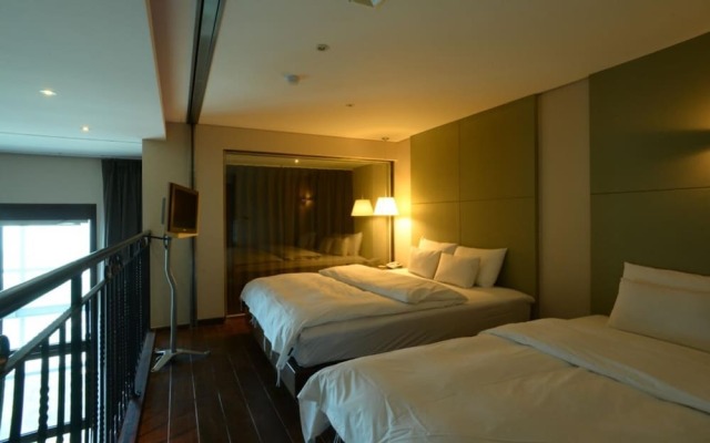 Lifestyle L Hotel