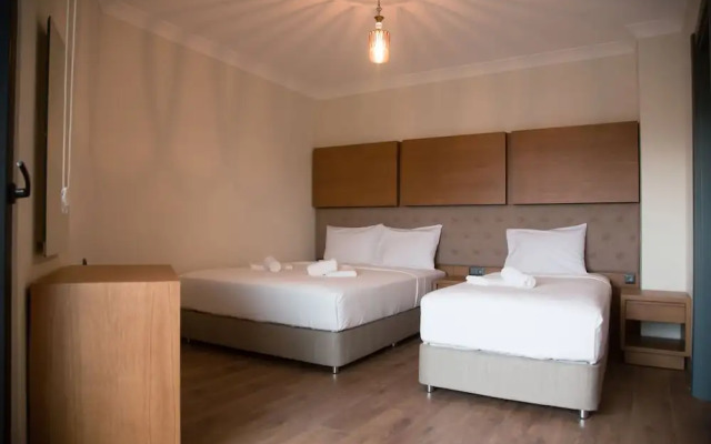 Ceneviz Suit Hotel