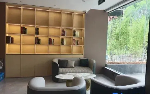 Xingfu Cube Hotel (Guilin University of Electronic Science and Technology )