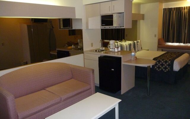 Rodeway Inn & Suites