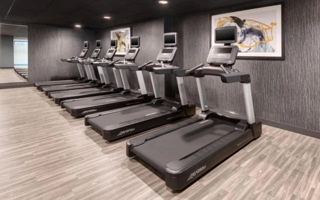 Radisson Hotel & Suites