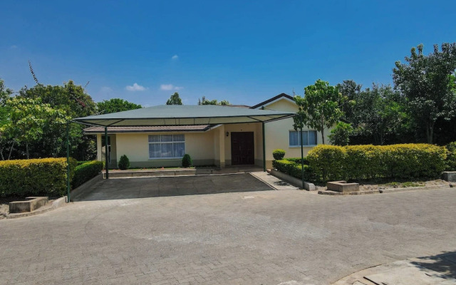 Spacious 4-bedroom with a pool