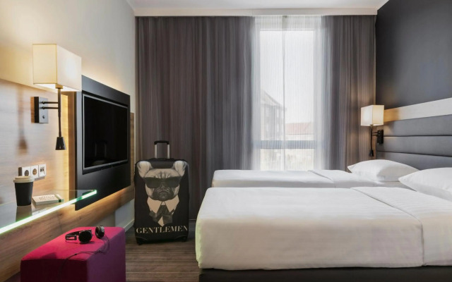 Moxy Copenhagen Sydhavnen
