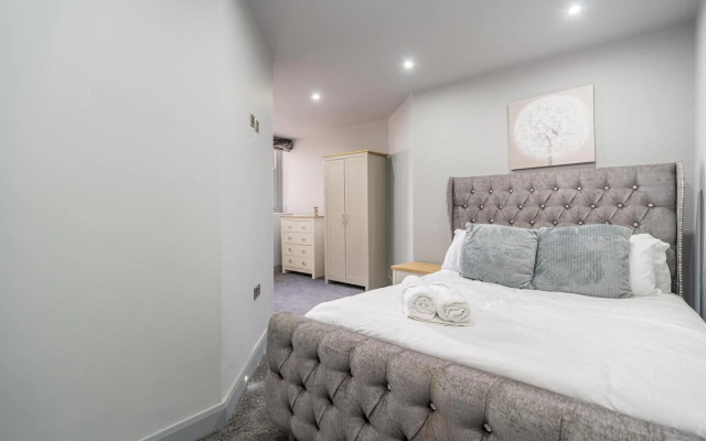 The Huddersfield Hotel