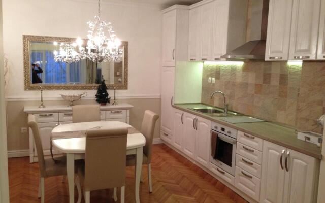 Apartment Antique Theatre