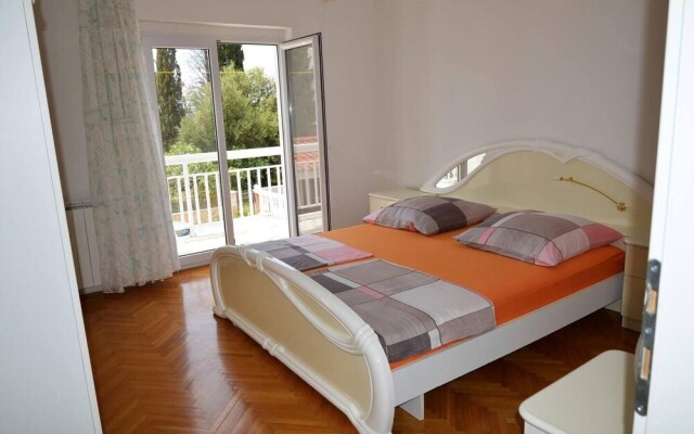 Stunning 2-bed Apartment in Okrug Gornji