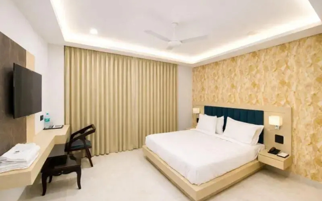 Hotel Holiday Grand Near Expo Mart