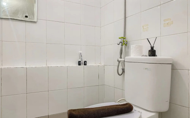 Warm And Homey 2Br At Bassura City Apartment