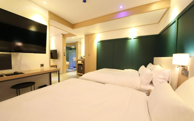 Brooks Hotel