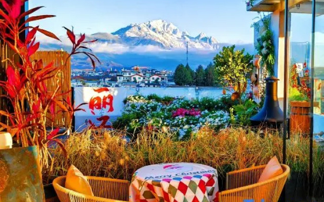 Lijiang The Rooftop Bistro&Bar• English Corner Snow Mountain view Hostel – Outside – Lijiang
