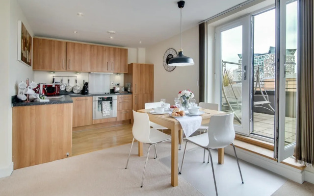 Luxury Two Bed Apartment With Roof Terrace