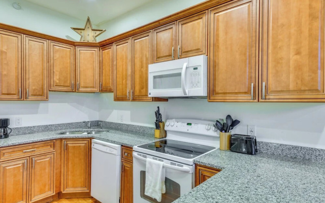 3 Mi to Warren Dunes: Sawyer Getaway w/ Fireplace!