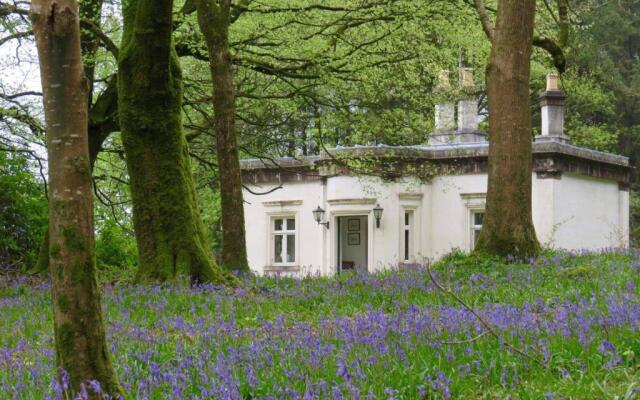 Triumphal Arch Lodge
