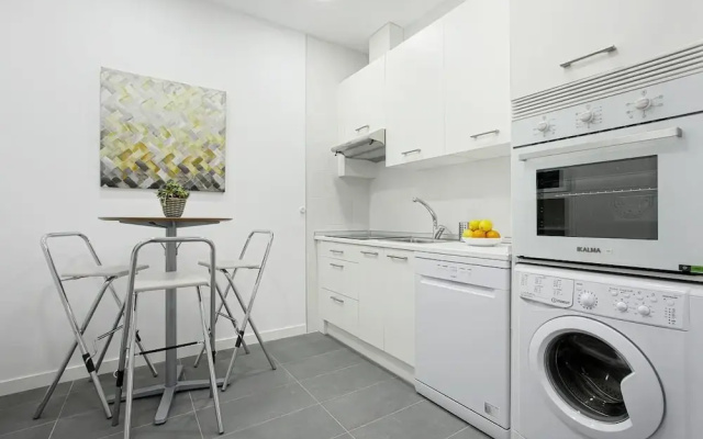 The Best Location, 8pax, 3BD & 2Bth, Reina Sofia II