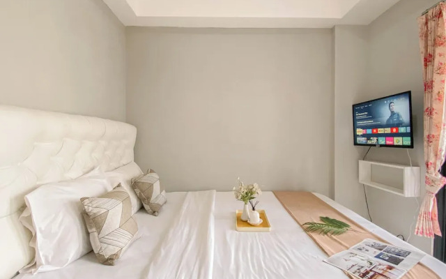 Cozy 1BR without Living Room at Royal Heights Apartment