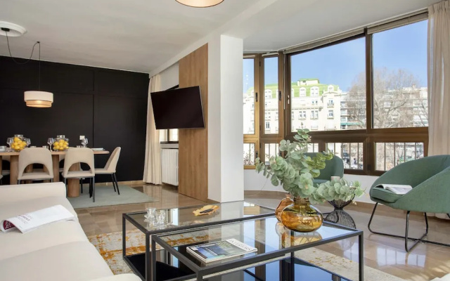 Luxury Apartment in City Center Puerta Real II