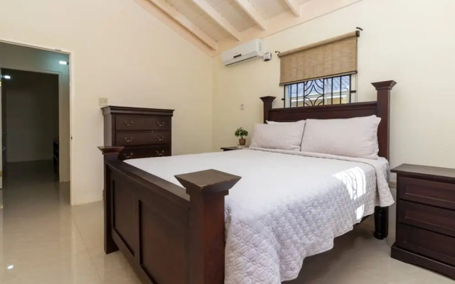 Private Pool Draxhall Gated Gym Tennis Full AC