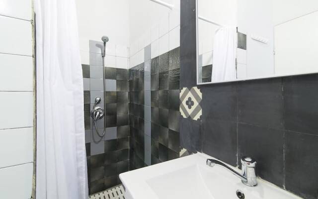 Sapir Hostel - Adults Only