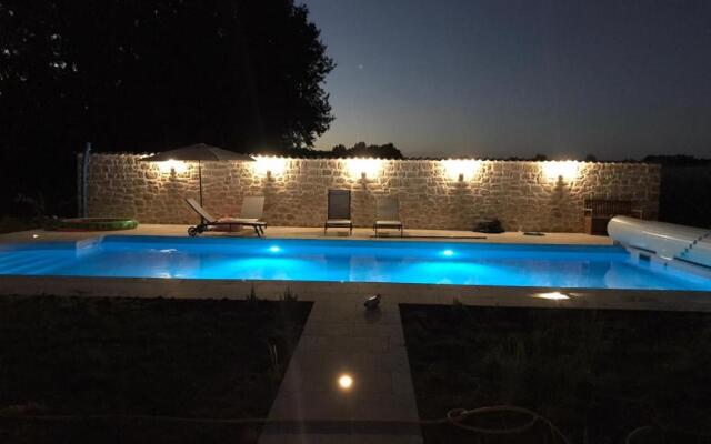 5 bedroom house with private pool, S Dordogne