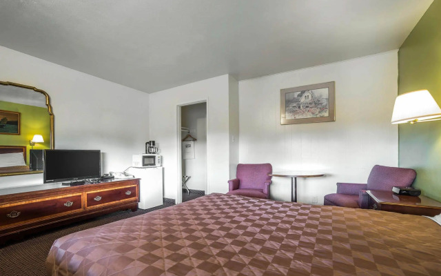 Rodeway Inn & Suites
