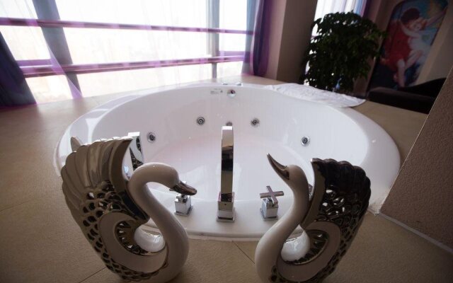 Love Romantic Scene Hotel