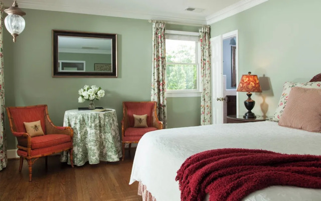 Chanticleer Inn Bed & Breakfast