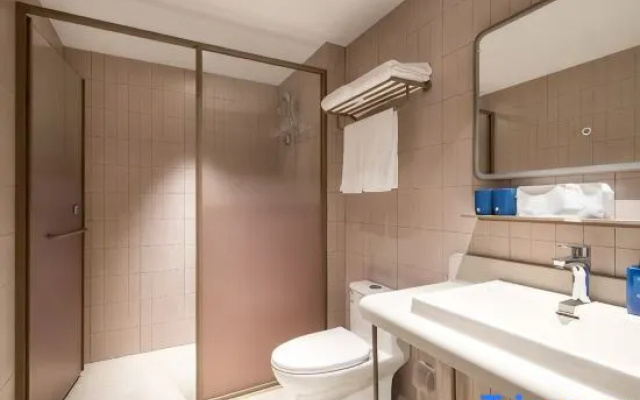 HanTing Hotel (Jiangmen Avenue Middle) – Bathroom – Jiangmen