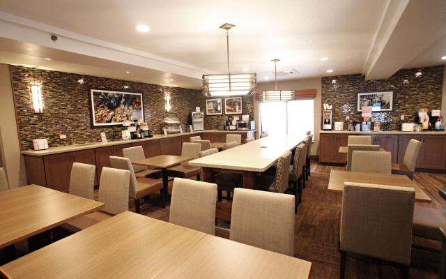 Best Western Plus Cottontree Inn