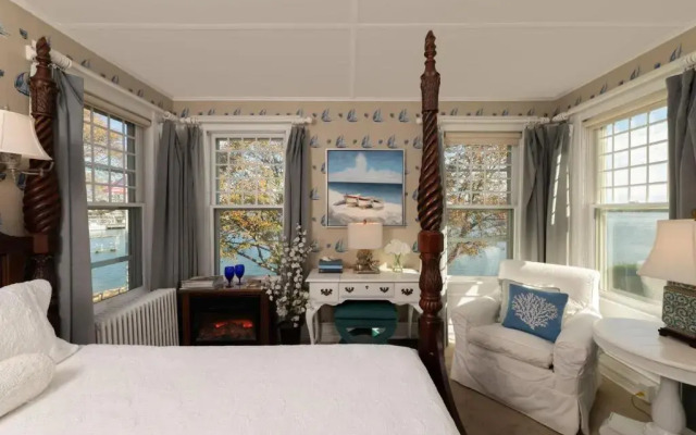 Harbor Knoll Bed & Breakfast