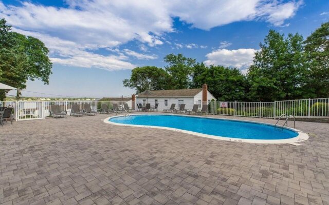 Colonial Shores Resort
