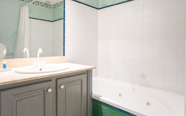 Cozy Apartment in Drome with Pool