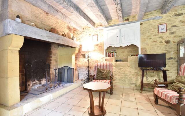 Beautiful Holiday Home in Wooded Grounds Near Villefranche-du-périgord