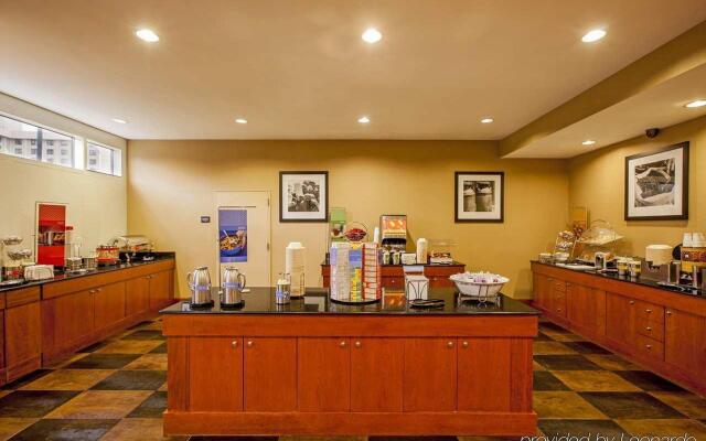 Hampton Inn New York - LaGuardia Airport