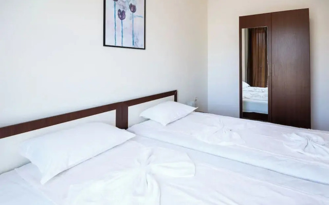 New Line Village Apartments, up to 4 Guests
